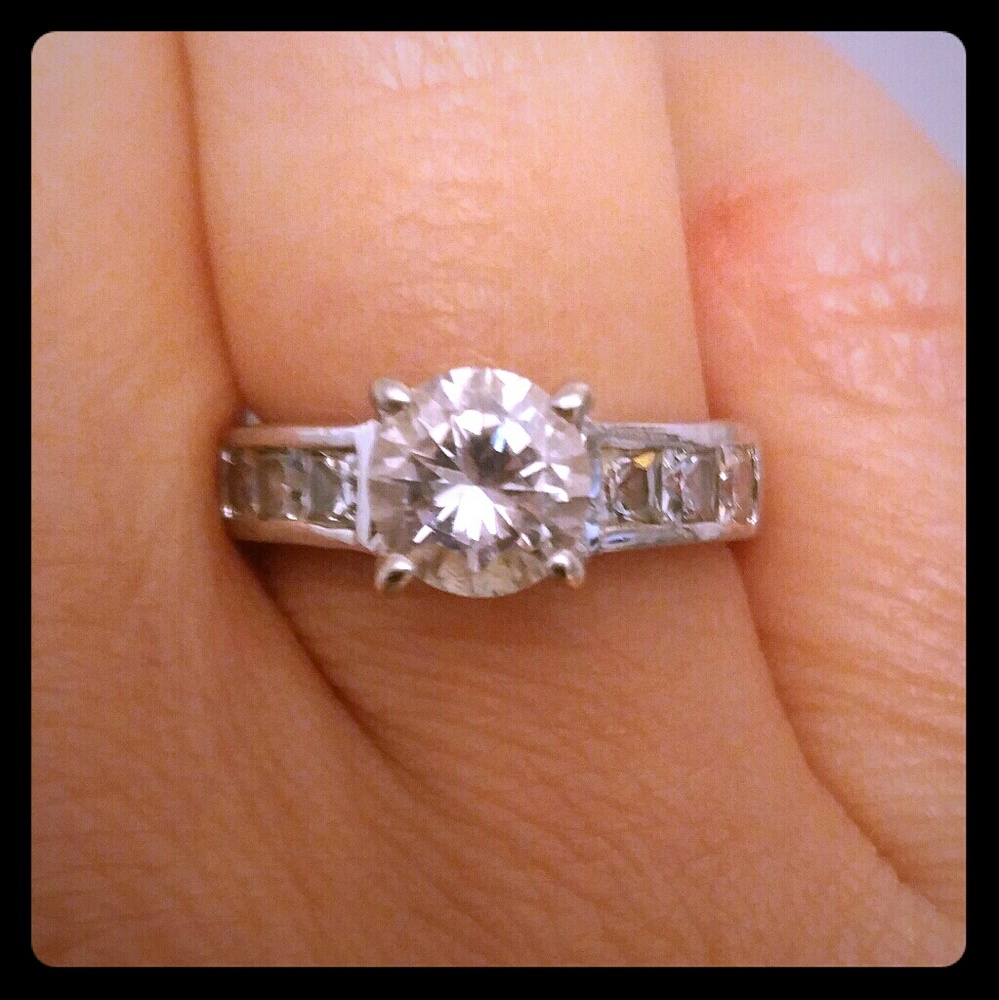 VINTAGE FAUX DIAMOND RING 💎